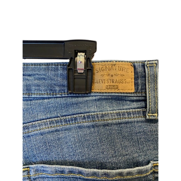 Signature by Levi Strauss Gold Label Mid-Rise Capri Blue Jeans Womens 12 W31 - Picture 6 of 6